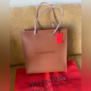 VALENTINO
Girls Jelly Tote Bag in Brown brand new with dust bag